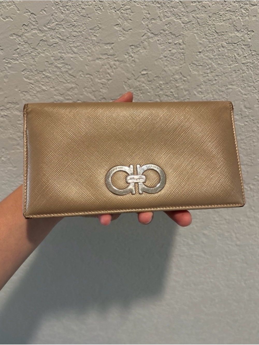 Salvatore Ferragamo
Champagne Long Snap Leather Wallet